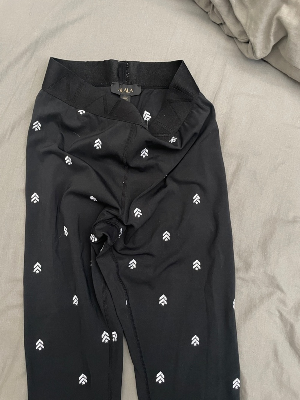 ALALA  embroidered Workout Leggings Size XS